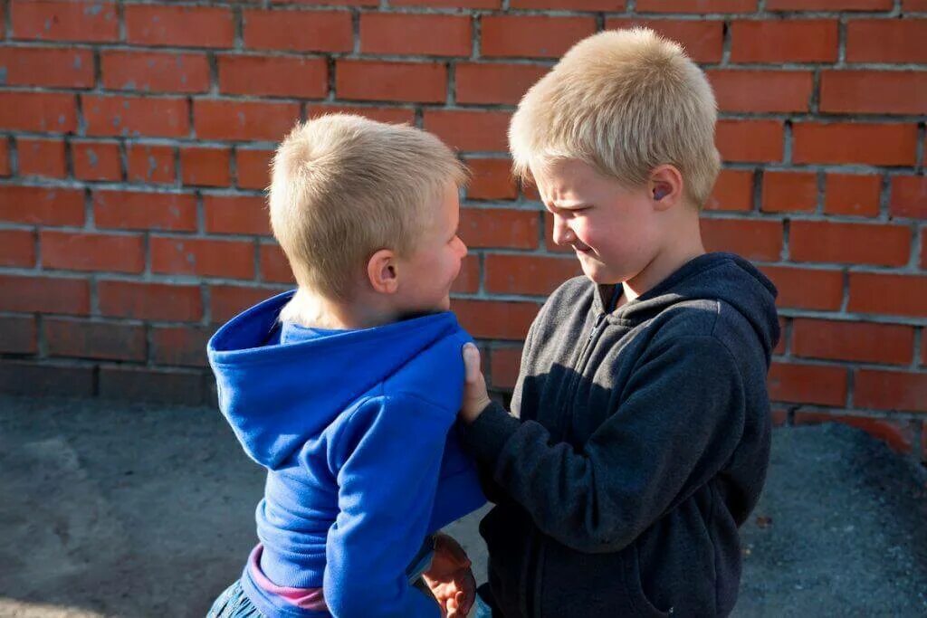 Как научить ребенка защищать себя. Как научиться постоять за себя. Как научить ребёнка давать сдачи. Как научить ребенка бить. Как научить ребёнка давать сдачи.