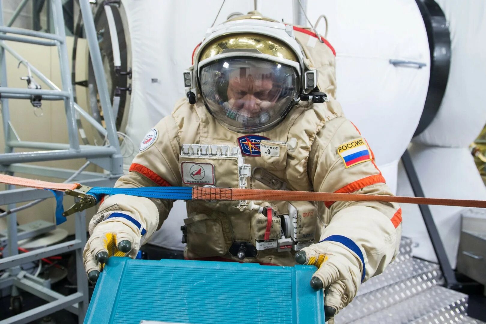 Основной экипаж. Женщины космонавты пересильд. Союз тма 16 экипаж сураев. Мкс. Основной экипаж.