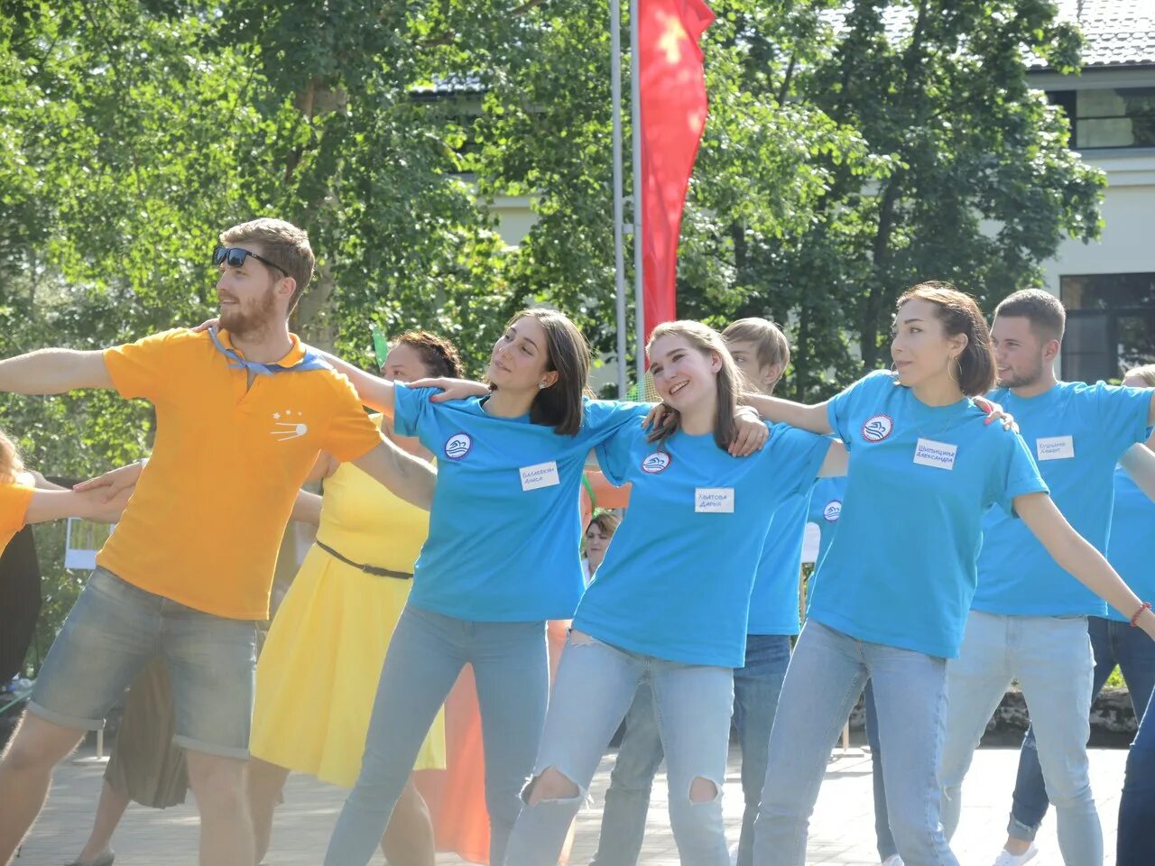 вожатые детского лагеря юность. костюмы вожатых. красивые вожатые девушки. лагерь юность томск. юность вожатые.