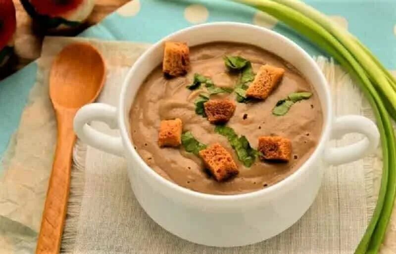 Суп пюре из печени куриной. Печёночный суп пюре. суп пюре из печени. печеночный крем-суп. суп пюре из мяса.
