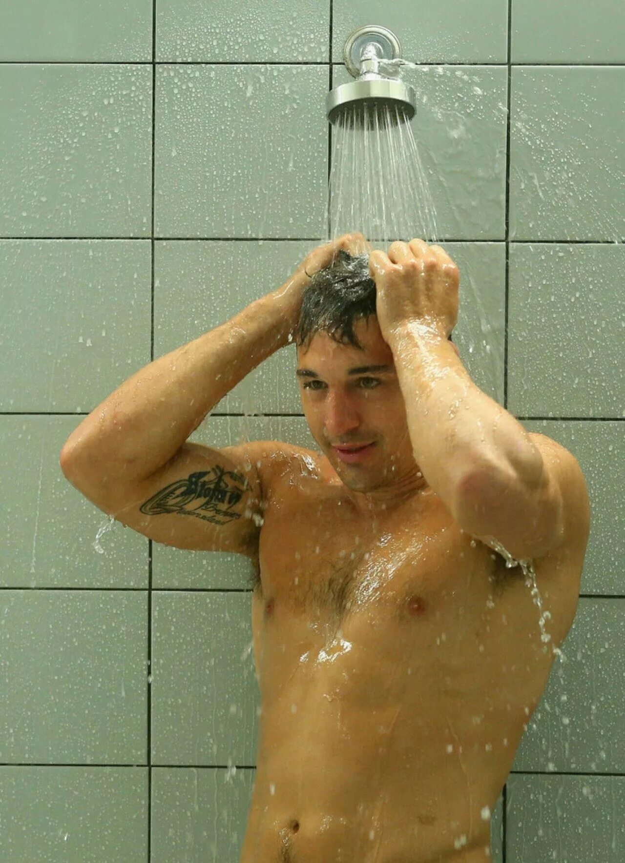 Shower boys. Холодный душ футболисты. Showering man. Душ Карибский шторм. Football Player in douche.