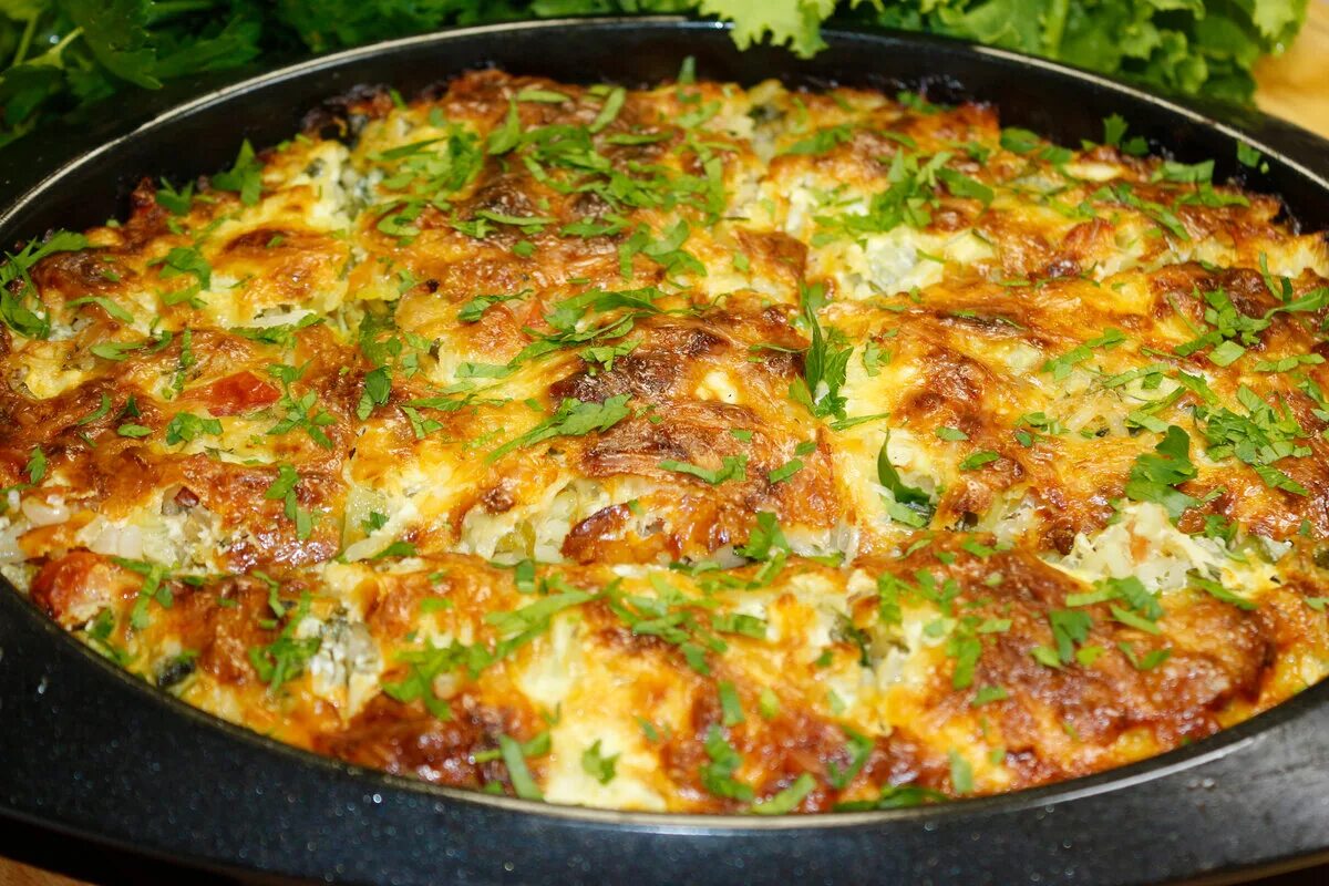 Простые рецепты на сковороде с фото. Блюда из кабачков. Вкусные блюда из кабачков на сковороде. Кабачки блюдо быстрое и вкусное. Кабачок с курицей в хцудовке.