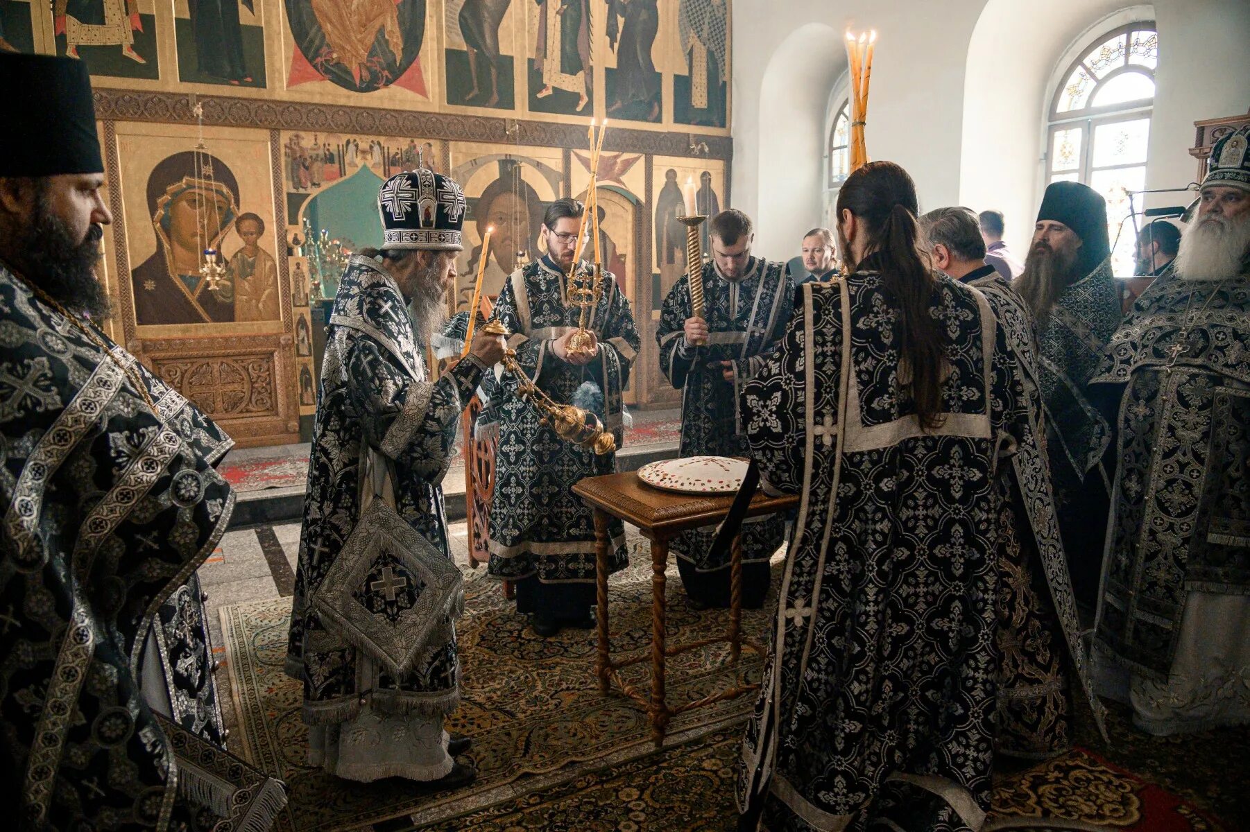 Богородице алексиевского монастыря. Богородице-алексиевский монастырь томск. богослужения мужской монастырь томск. казанский храм богородице-алексиевского мужского монастыря томск. богородице-алексиевский мужской монастырь, томск внутри.