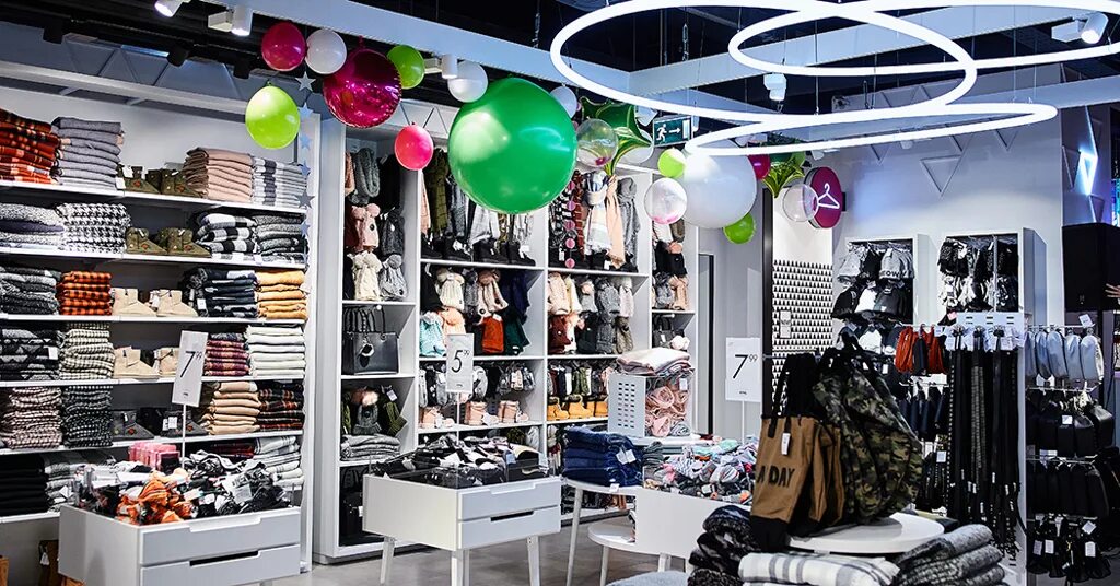 Магазин син краснодар адрес. Тц макси луганская киров 53 магазины. Магазин sinsay спб. Галерея краснодар. Магазин син краснодар адрес.