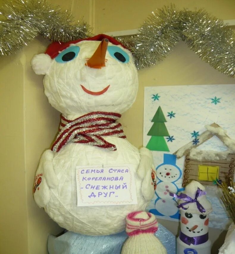 Снеговик название поделки. Снеговик декоративно прикладное искусство. Конкурс поделок парад снеговиков. Название детских работ про снеговика. Снеговик декоративно прикладное искусство.
