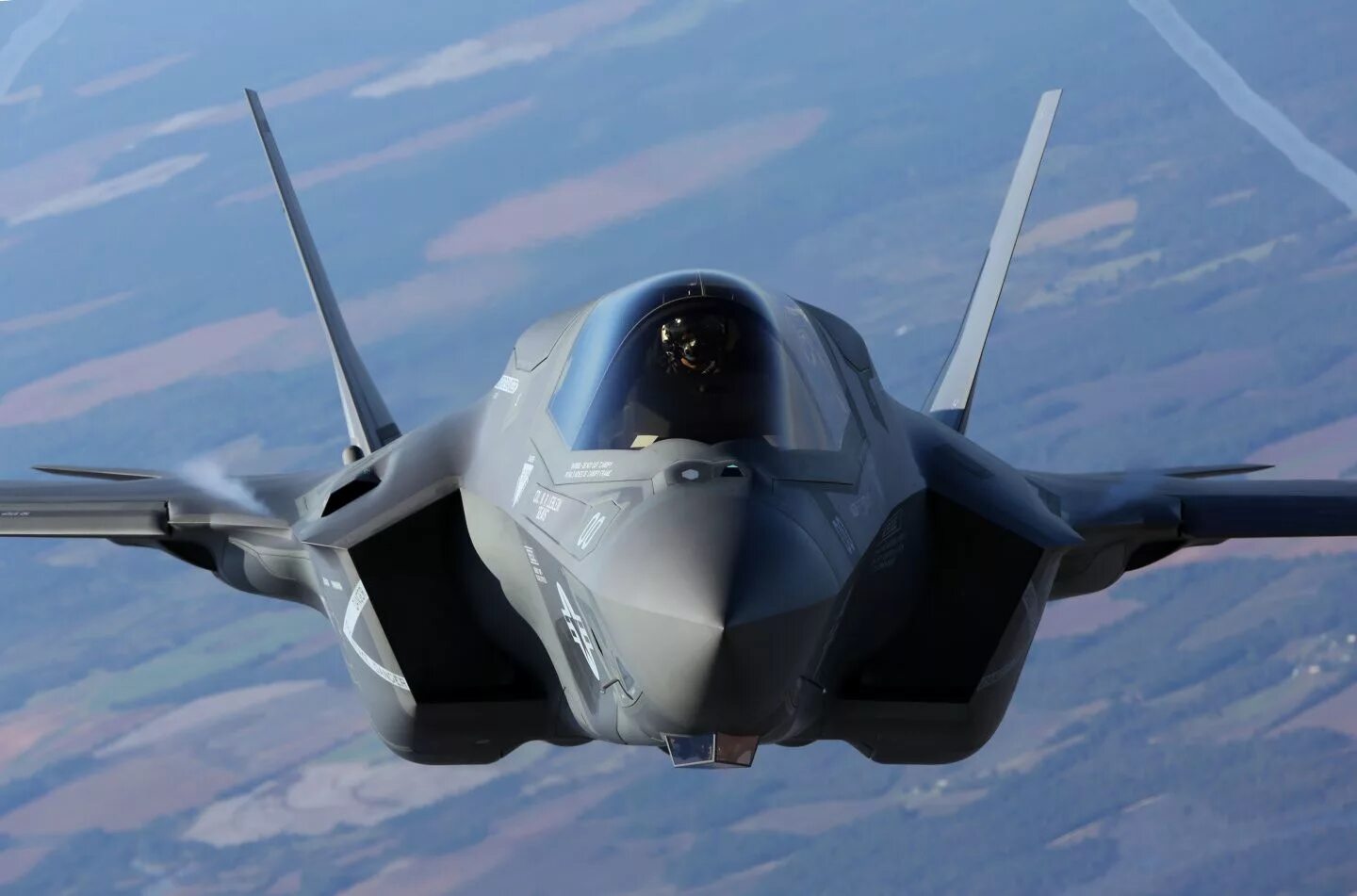 Истребитель в построй. F-35. F 35 Lightning. Истребитель 5 поколения США F-35. F-35 Lightning II.