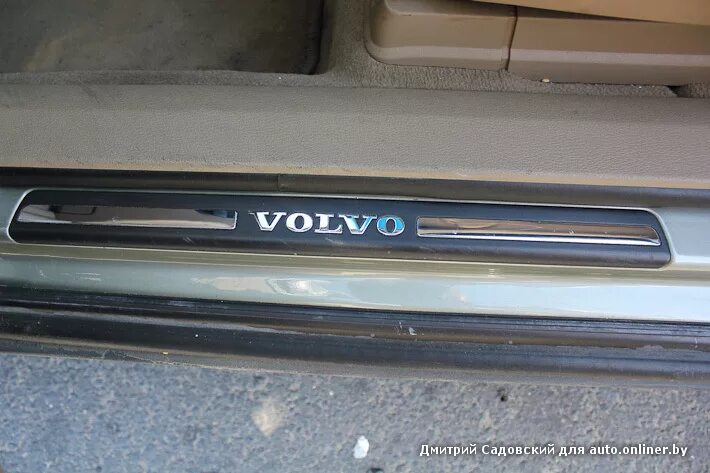 Пороги хс90. Накладки на пороги Volvo xc90 2002-2014 нержавеющая сталь. Накладки на пороги Volvo xc90. Накладки порогов Volvo xc70. Volvo xc70 декоративные накладки порогов.