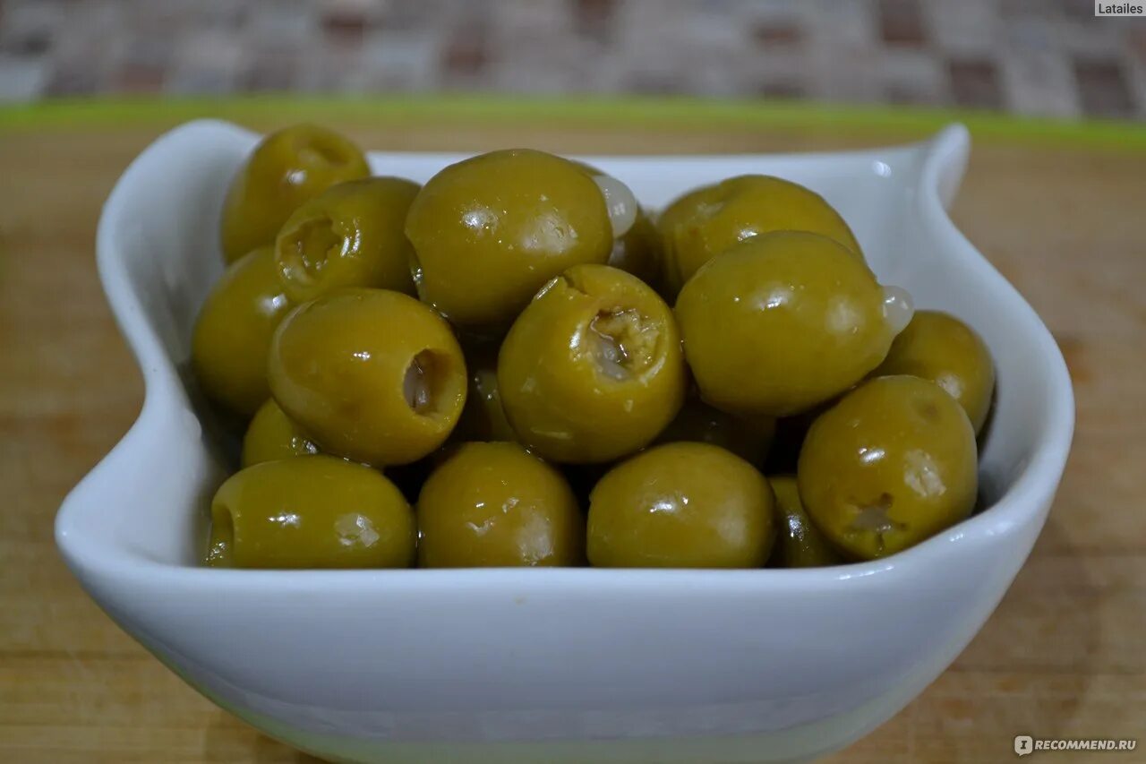 Мариновать маслины. Оливки фаршированные анчоусами. Маслины фаршированные. Оливки консервированные. Соленые оливки.