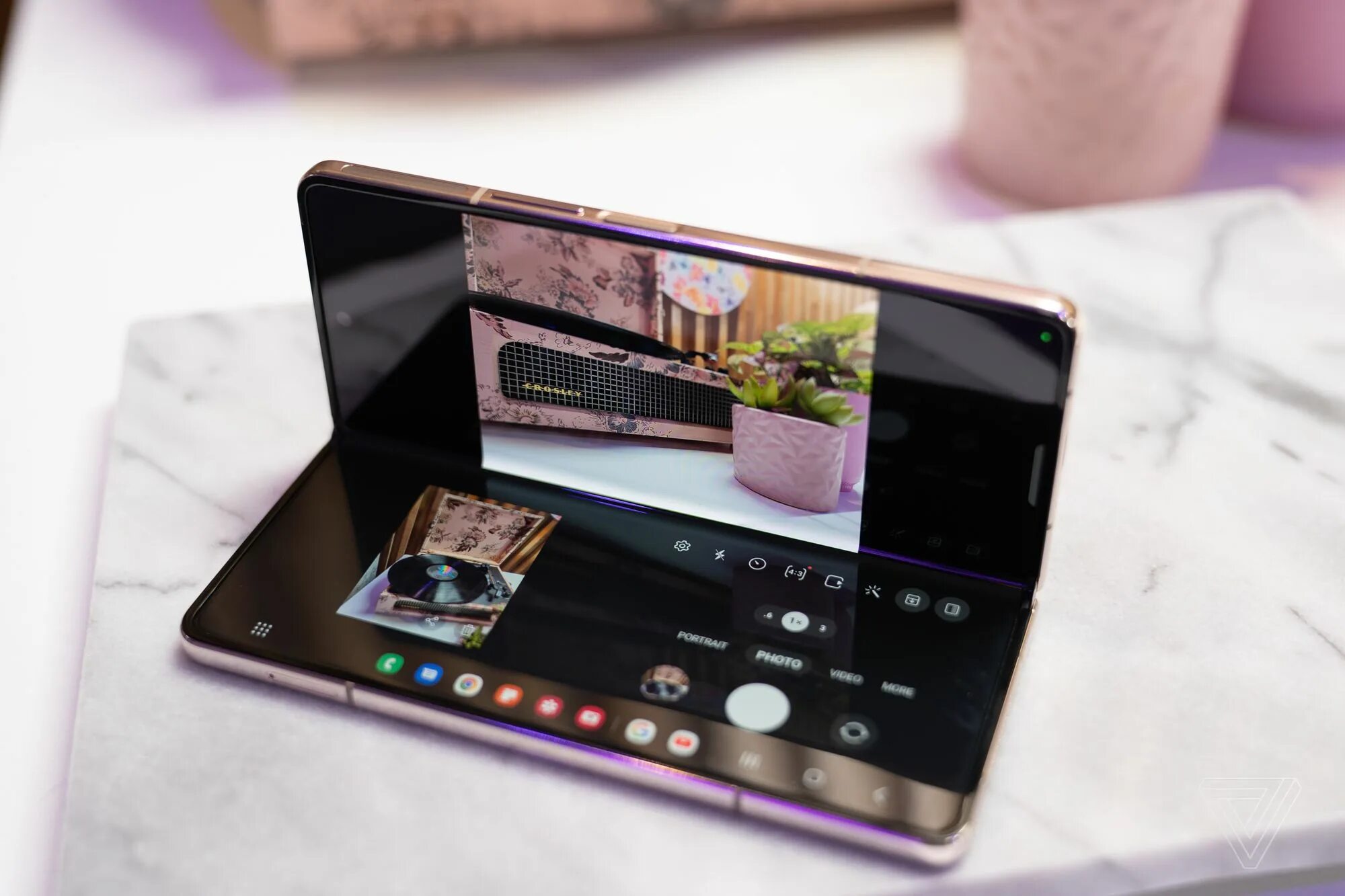 Galaxy z Flip 2022. Samsung Fold 4. Самсунг галакси z Fold 2022. Samsung складной смартфон 2022