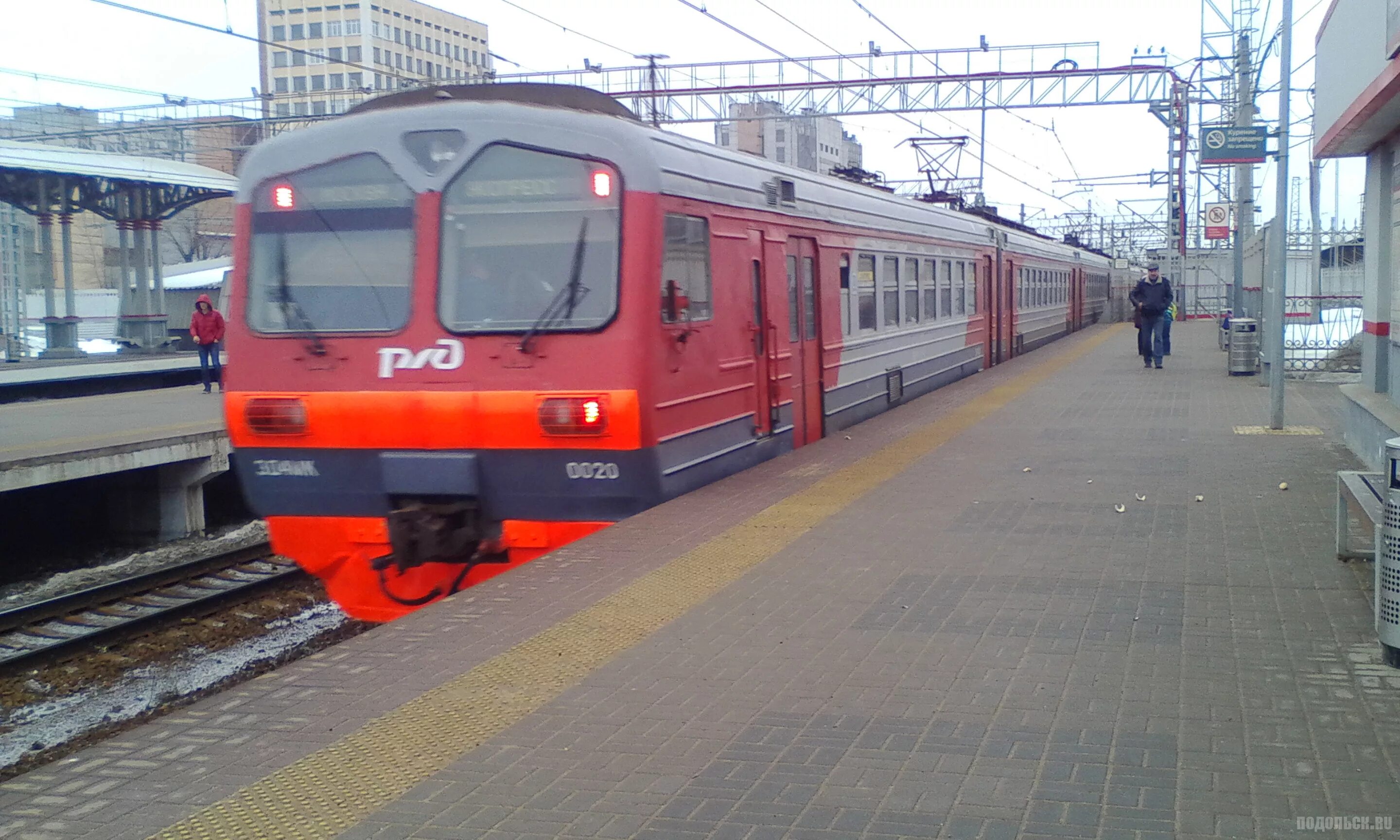 Электропоезда подольск. Станции электричек Подольск. Электричка Подольск. Платформа электрички. Электропоезд у вокзала.