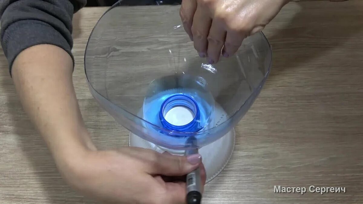 Воронка для дизельного топлива volvo v40 easy fuel. Воронка а/м заправочная. Для бутылки чтобы наливать. Гифки алкоголь. Залили через воронку.