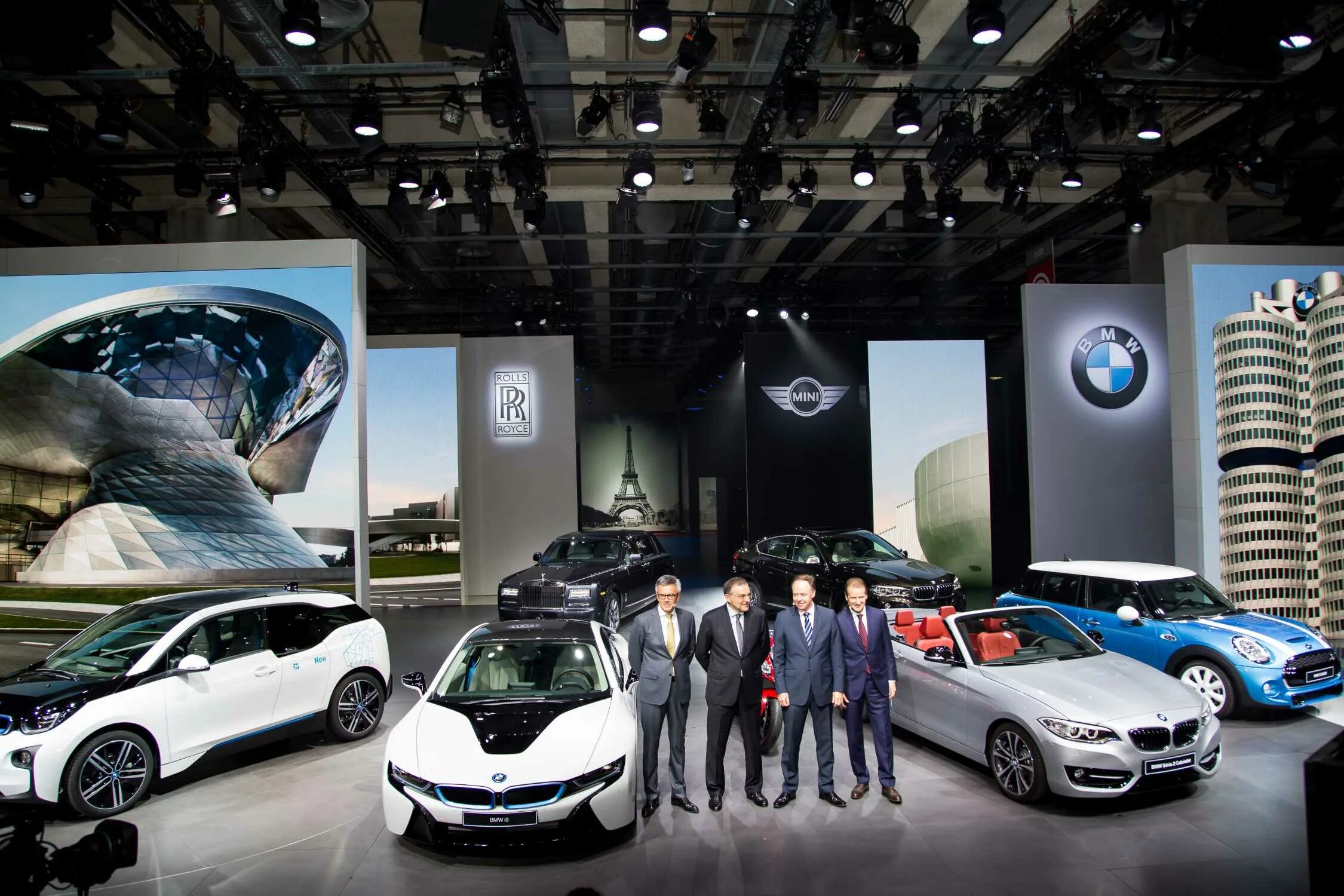 BMW Group. Концерн БМВ груп. BMW Group марки. Автомобильная промышленность BMW. Первая группа автомобилей