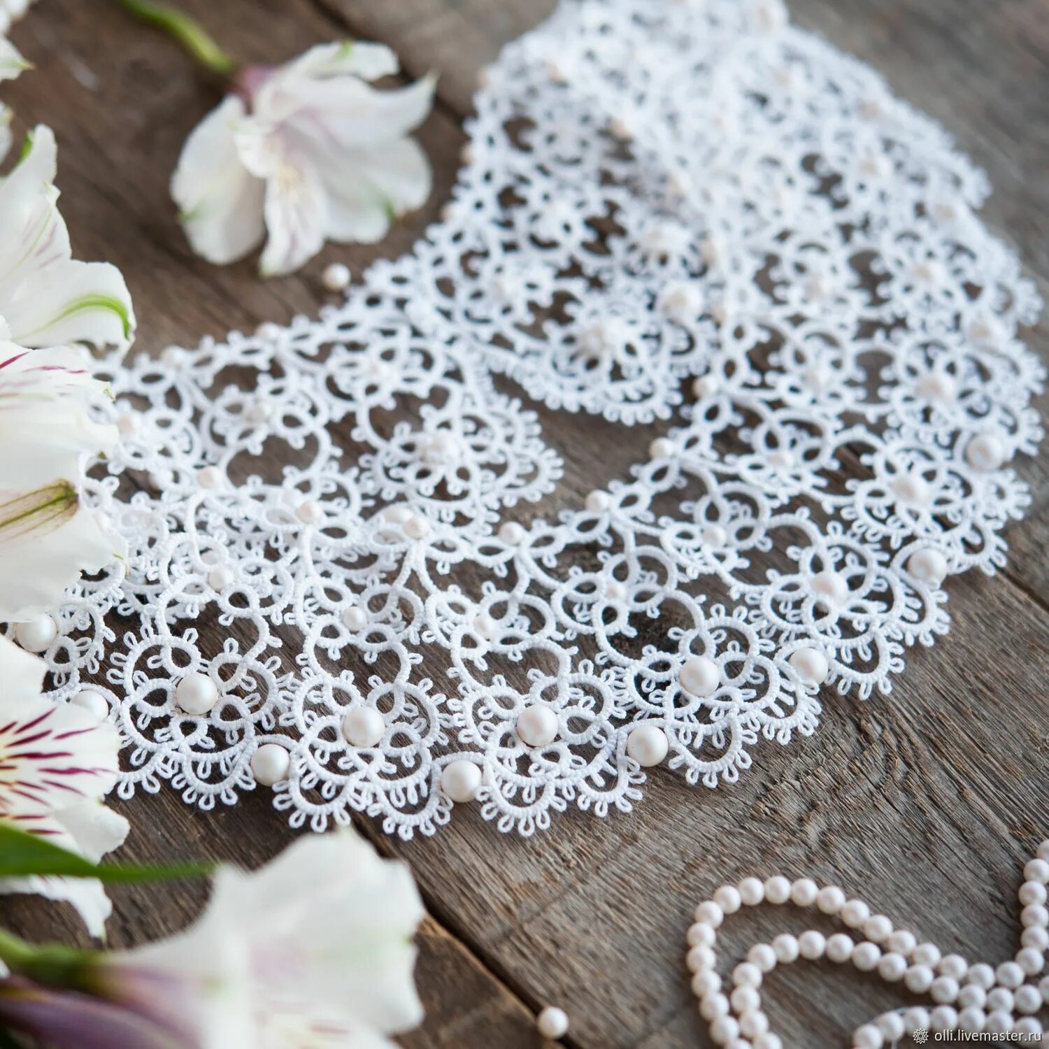 Кружева как украсить. Tatting Lace фриволите. Кружевной воротник фриволите. Кружево фриволите челноком. Кружево фриволите украшения.