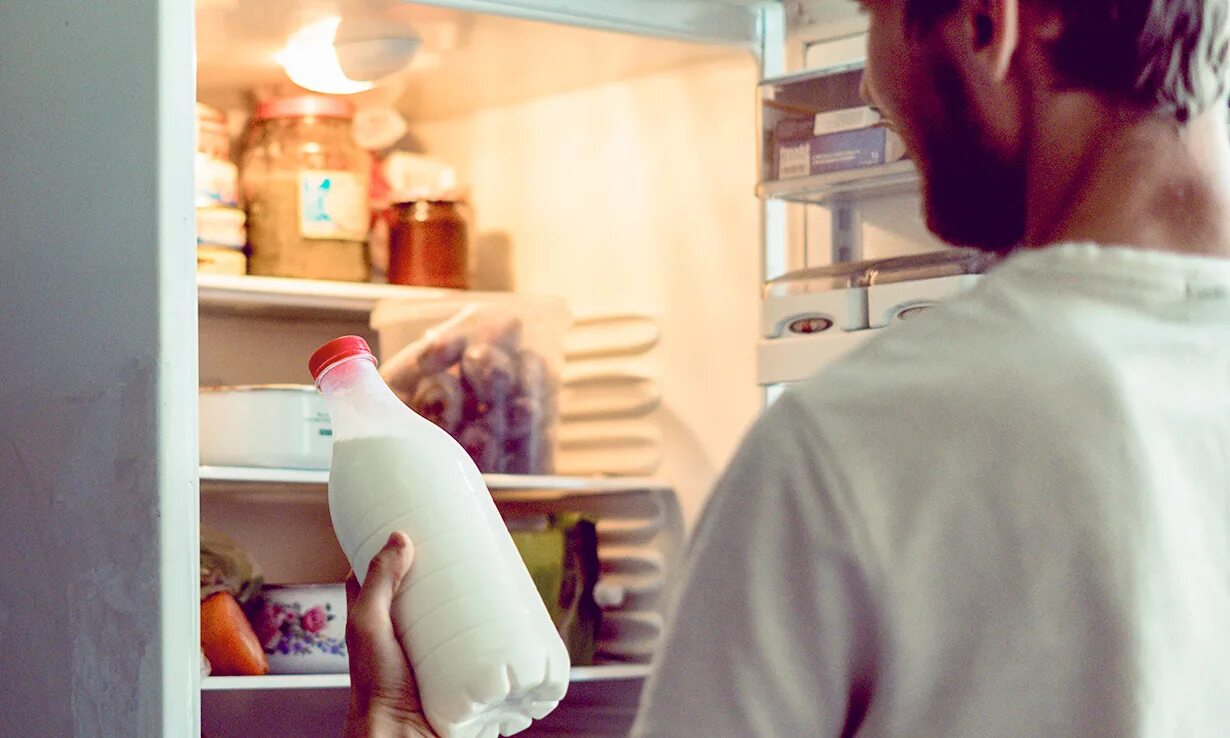 заморозила молоко в бутылке. покажи фотографии молока в бутылке с милым с милой водочкой. замороженное молоко. Milk jar перевод. молоко домашнее.