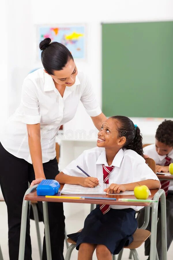 I talk to my teacher. Общение учителя с учениками. переговаривается с учителем. elementary school teacher. teacher and student.
