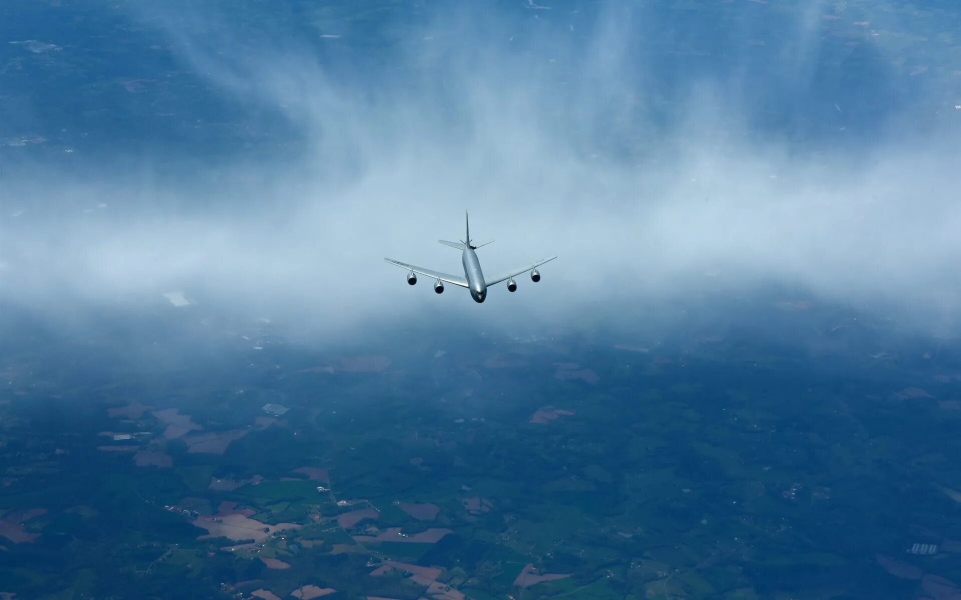 Несколько самолетов в небе. Boeing Kc-135 Stratotanker. Самолет в небе. Обои самолет. Заставка самолет.