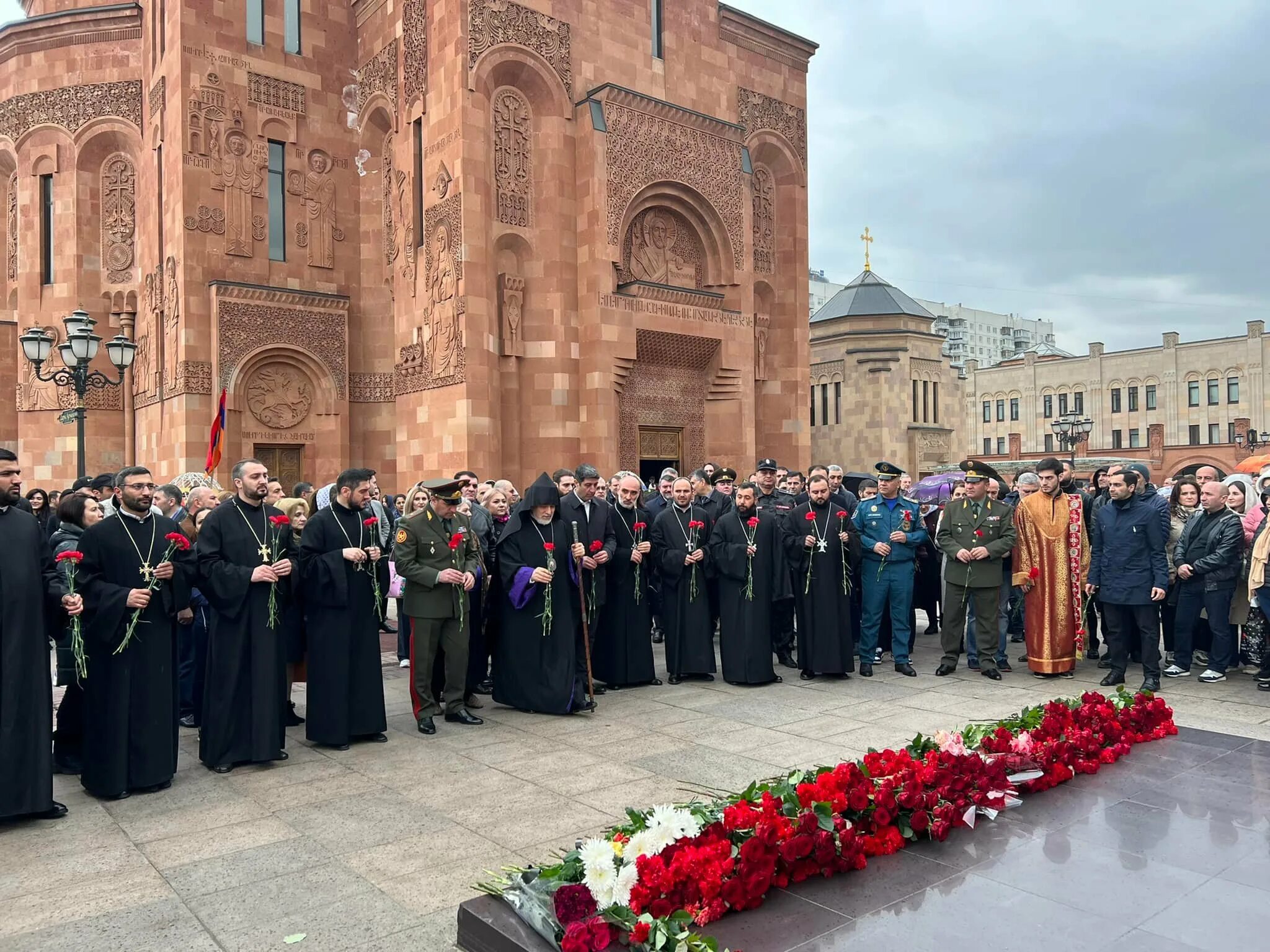 Цицернакаберд 24 апреля 1915. Памяти жертв геноцида армян в 1915. Армянская 24. Армянская 24. Символ армянского геноцида незабудка.