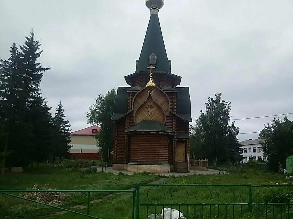 Погода новоомский. Церковь Царственных страстотерпцев Омск. Новоомский поселок Церковь. Новоомский поселок Омская область. Храм святых Царственных страстотерпцев пос Новоомский.