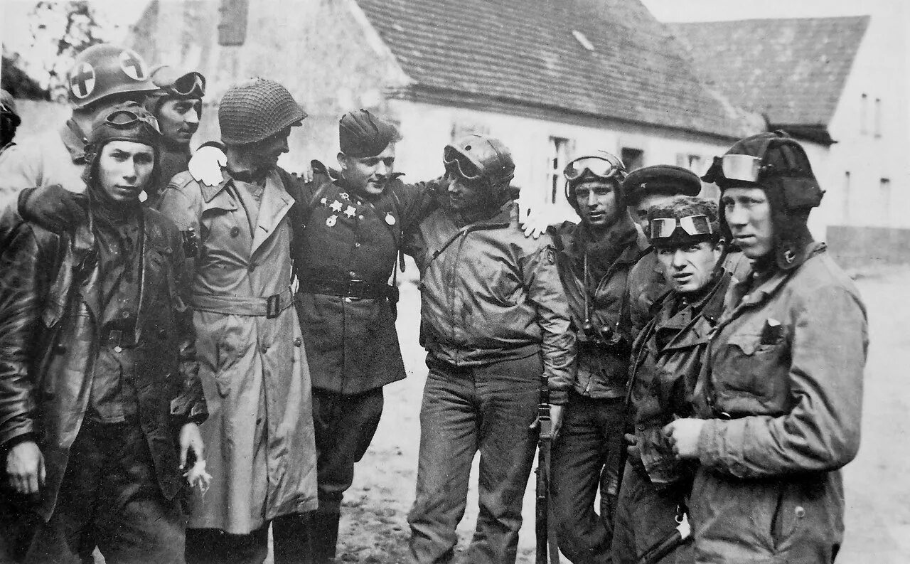 Битва на эльбе. Эльба 1945. встреча на эльбе 1945. в 1945 году на эльбе произошла встреча советских и американских войск. встреча на эльбе 1945 год фильм.