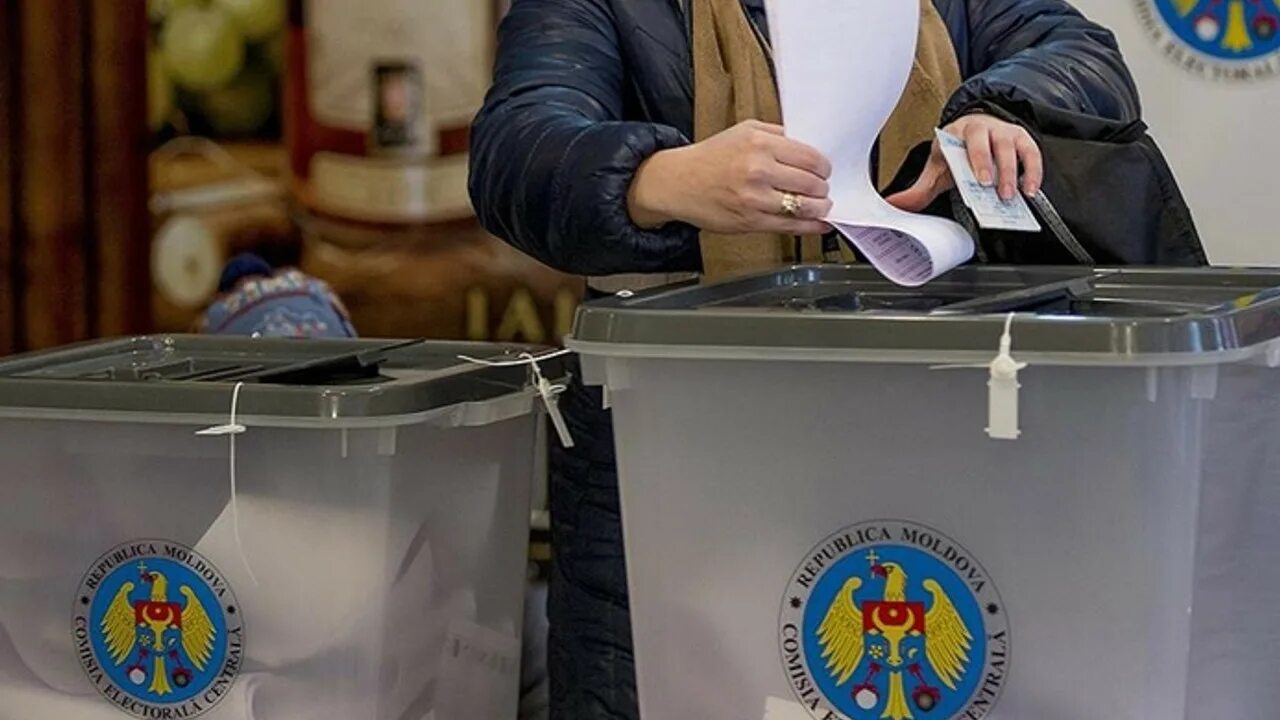 Ds,hhs d vjkljdt. Участки для голосования выборы молдова. Избирательный ящик. Выборы в молдове. Урна для голосования.