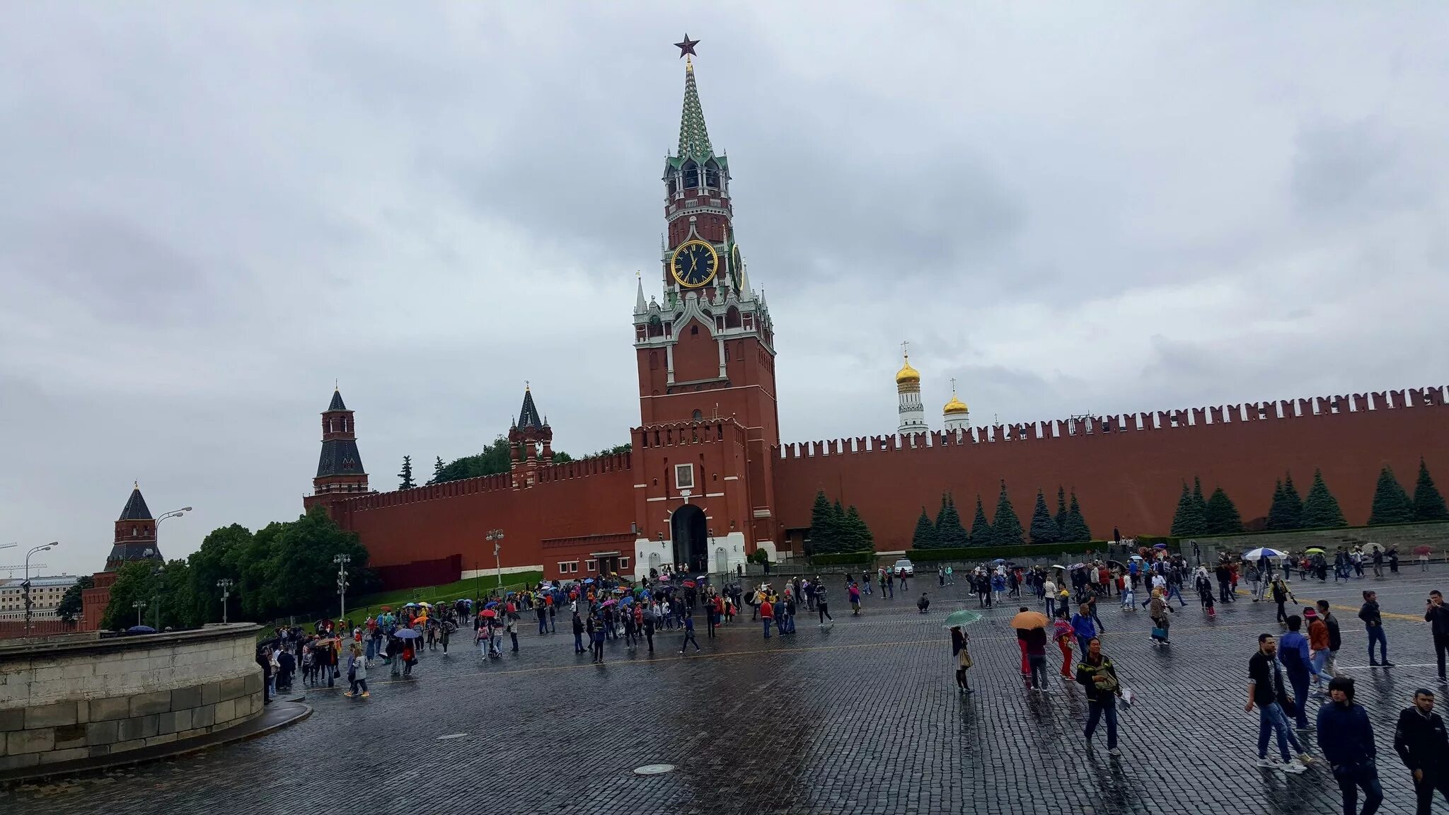 Покажи пожалуйста москву. Спасская башня Кремля. Красная площадь Москва Спасская башня. Спасская башня Московского Кремл Москва фотографии. Москва Кремль красная площадь.