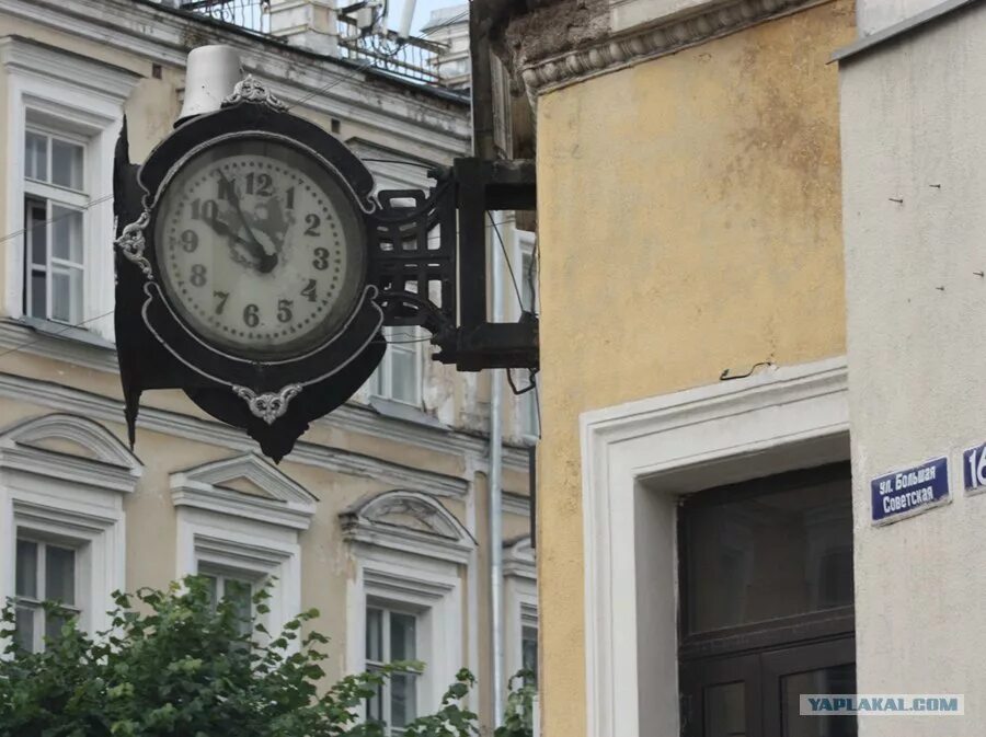 Дом с часами на большой Советской Смоленск. Часы большая Советская Смоленск. Городские часы. Часы на большой Советской. Время остановилось 18