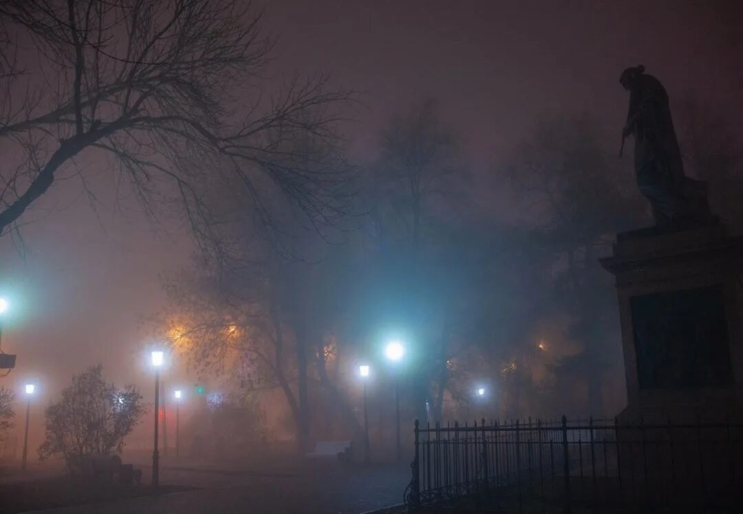 Туман Ульяновск. Город в тумане. Туманная ночь в городе. Густой туман в городе. Город тумана 5