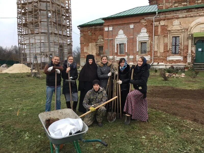 монастырь принимает трудников. среднебельский монастырь фото. келья трудника в монастыре. трудница в монастыре. монастырь принимает трудников.