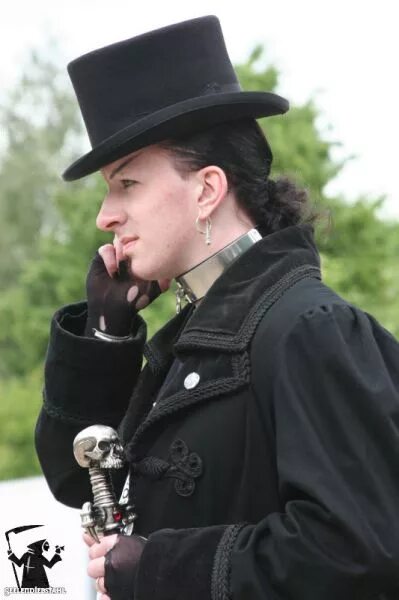 песня в черном цилиндре. человек в цилиндре арт. король и шут ели мясо. песня в черном цилиндре. женщина в цилиндре.