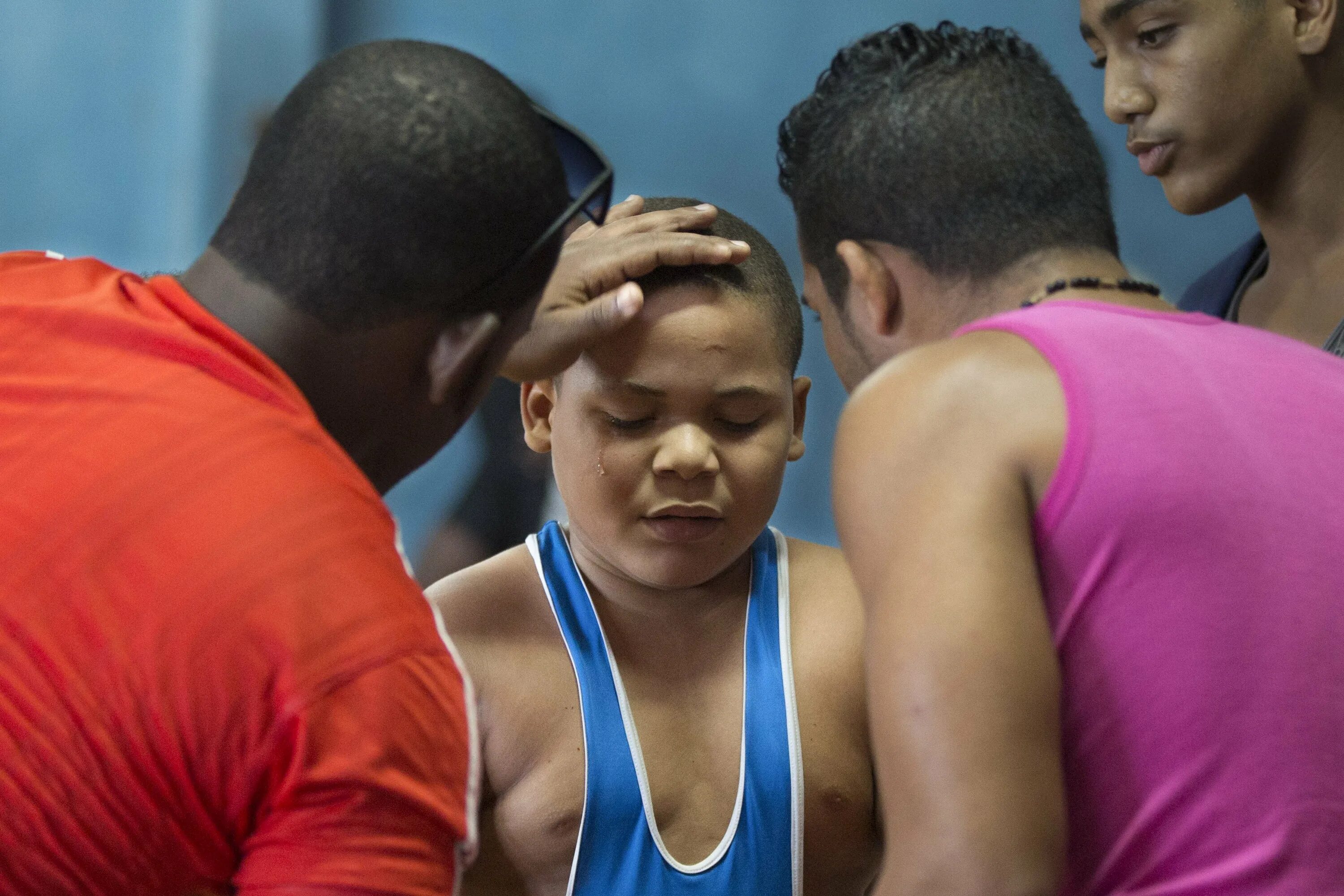 Михаин Лопес Нуньес кубинский спортсмен. Кубинец борец. Мальчик кубинец. Кубинец борец спина. Известные кубинские