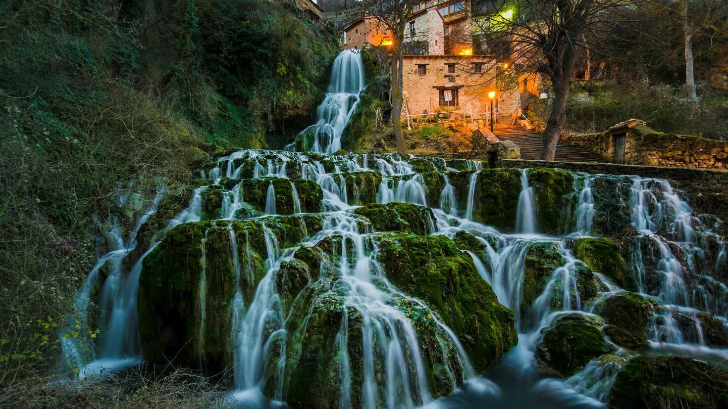 Водопад «Orbaneja del Castillo» в Испании. Рупит водопад. Водопад Махунцети Батуми. Товансон водопад.