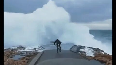 Wave crashed