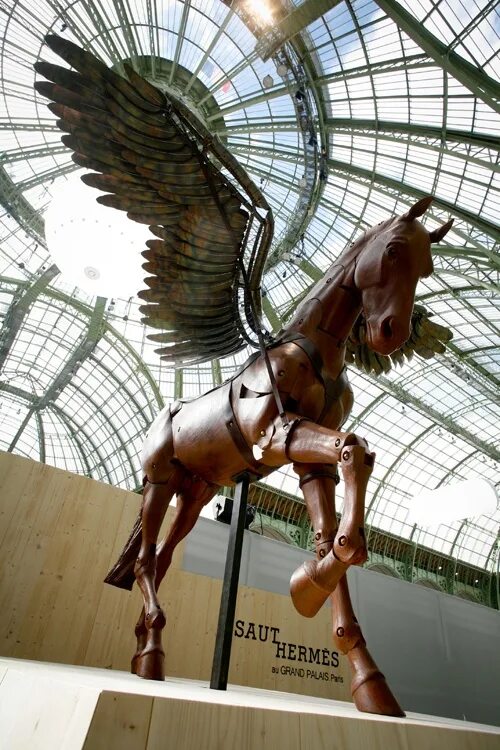Гранд гермес. Hermes Pegase. Скульптура Hermes Horse. Пегас скульптура. Hermes фигура лошади.