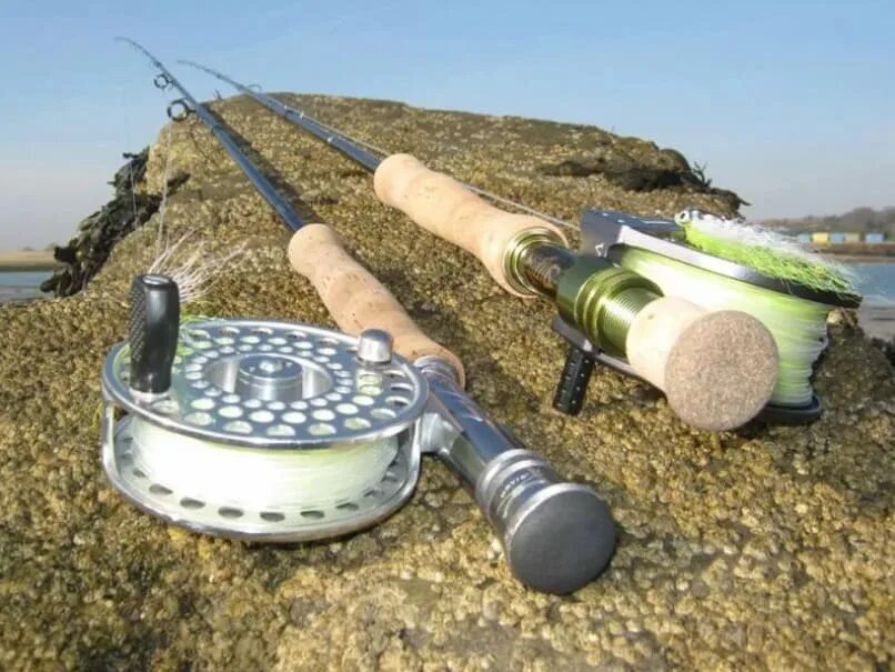 Рыболовные снасти для летней рыбалки. Рыболовные снасти. Рыболовные удочки. Рыбные снасти. Уточка снасть рыболовная.