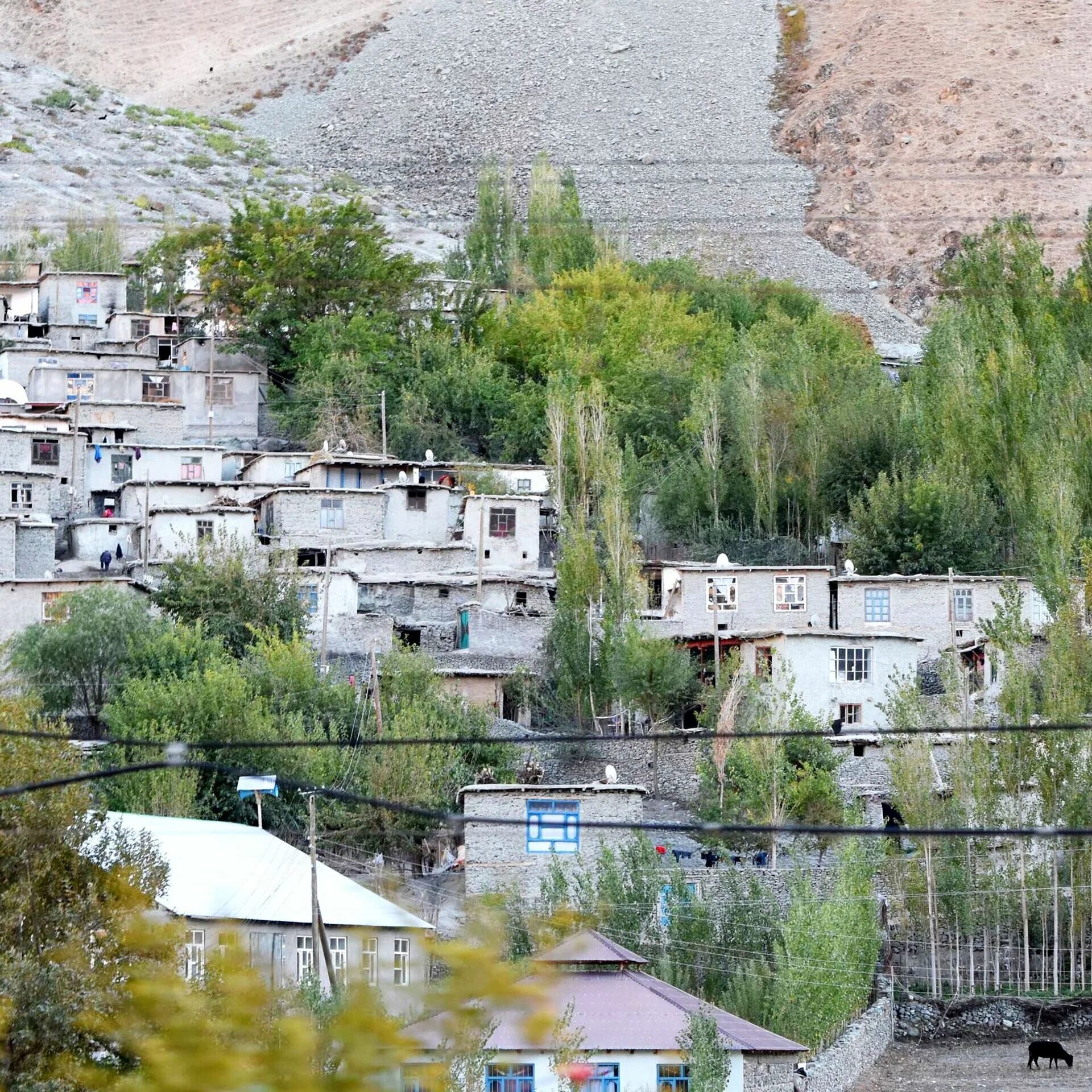 Кишлак фото песен. Кишлак Таджикистан. Деревни и кишлаки в Таджикистане. Село кишлак Таджикистан кишлак. Кишлак Маргузор Таджикистан.