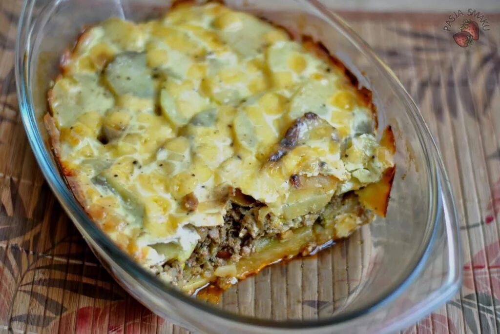 Пататник. Запеканка с фаршем и картошкой в духовке с сыром. Картофельная запеканка с фаршем. Фарш с мятой. Картофельно мясная запеканка.