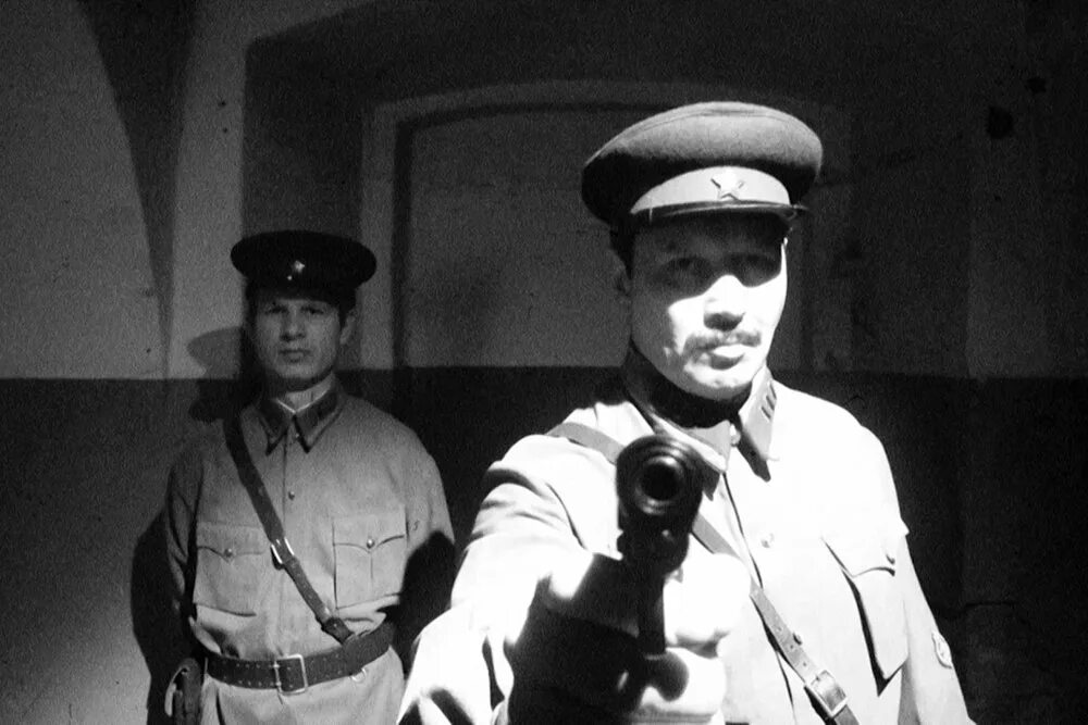 Расстрелянное небо. “в бой идут одни «старики»”. Расстрелянное небо. Расстрелянное небо. Старый деревянный крест.