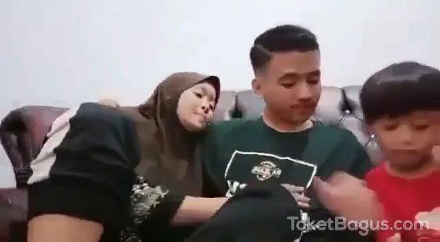 Salam pramuka hot. Anak kecil vs tante bandung hotel bocil. Сигиштик. Tante vs 2 bocah viral bandung hotel. Bocah sd vs tante tante anak sd vs tante hotel.