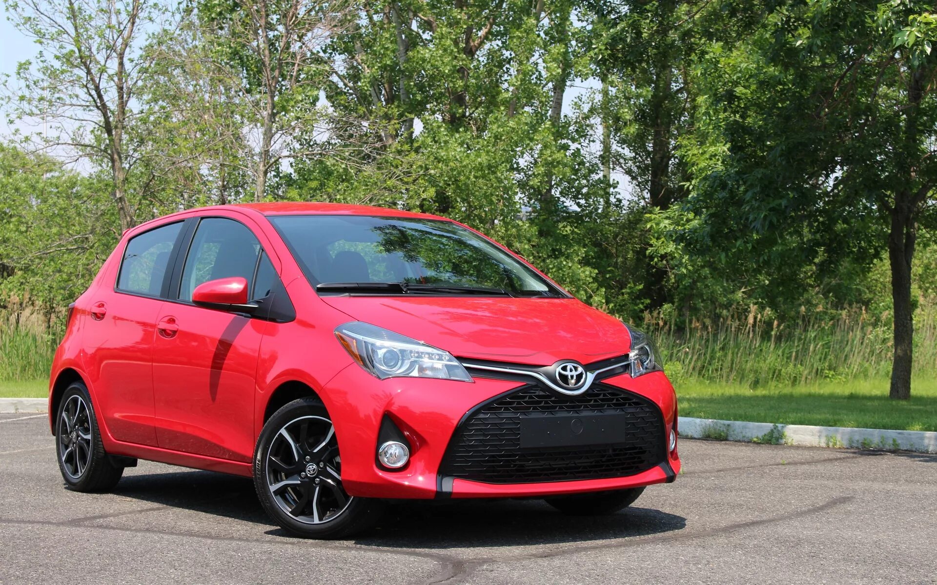 Toyota yaris hybrid. Тойота ярис 2017. Toyota yaris новая. Ярис 2017. Toyota yaris хэтчбек 2016.