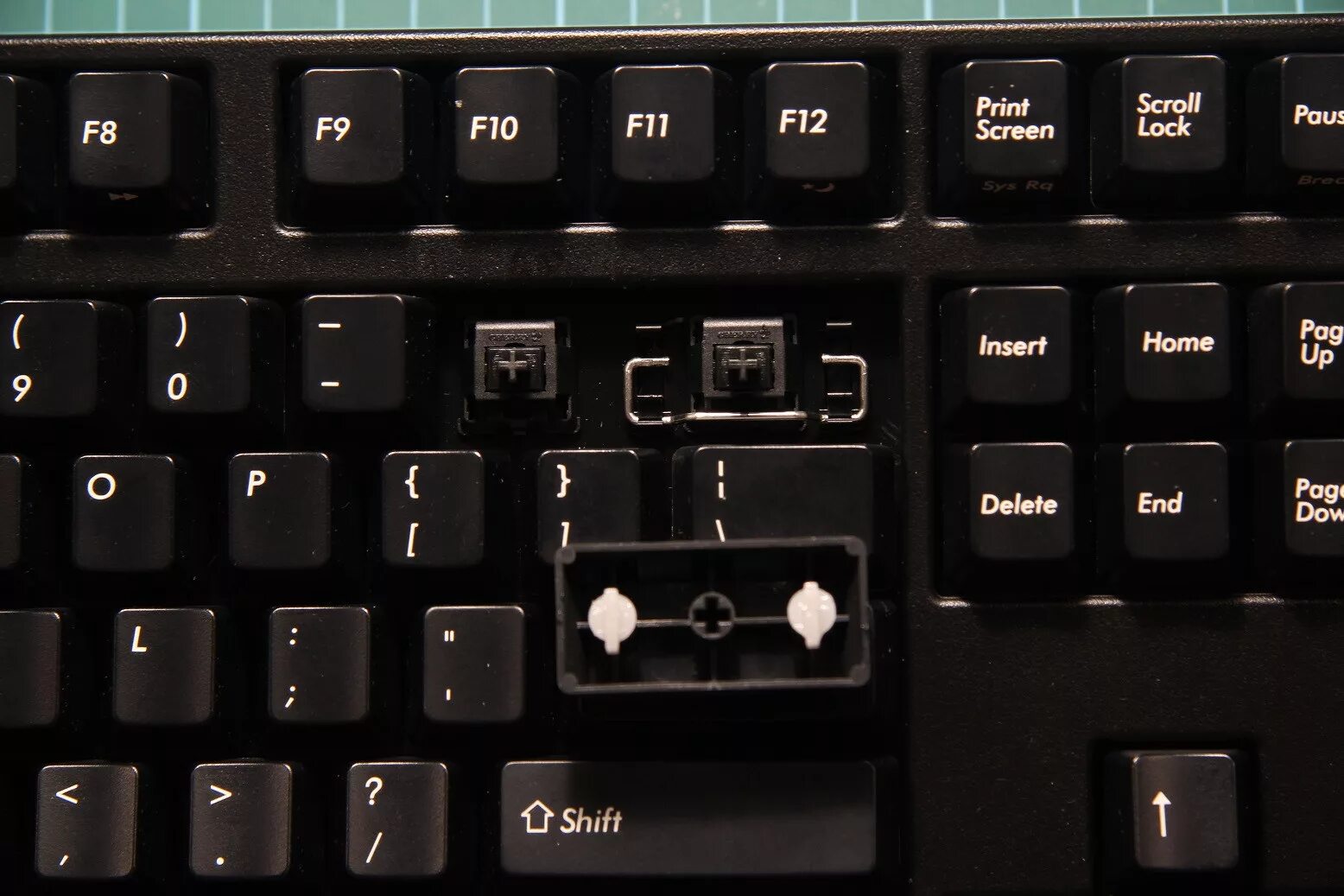 Что такое scroll lock на клавиатуре. Скролл лок на клавиатуре. SCR LK что это такое на клавиатуре. Клавиша скролл лок на клавиатуре. Кнопка скролл лок.