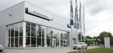 Автосалон на большевистской
