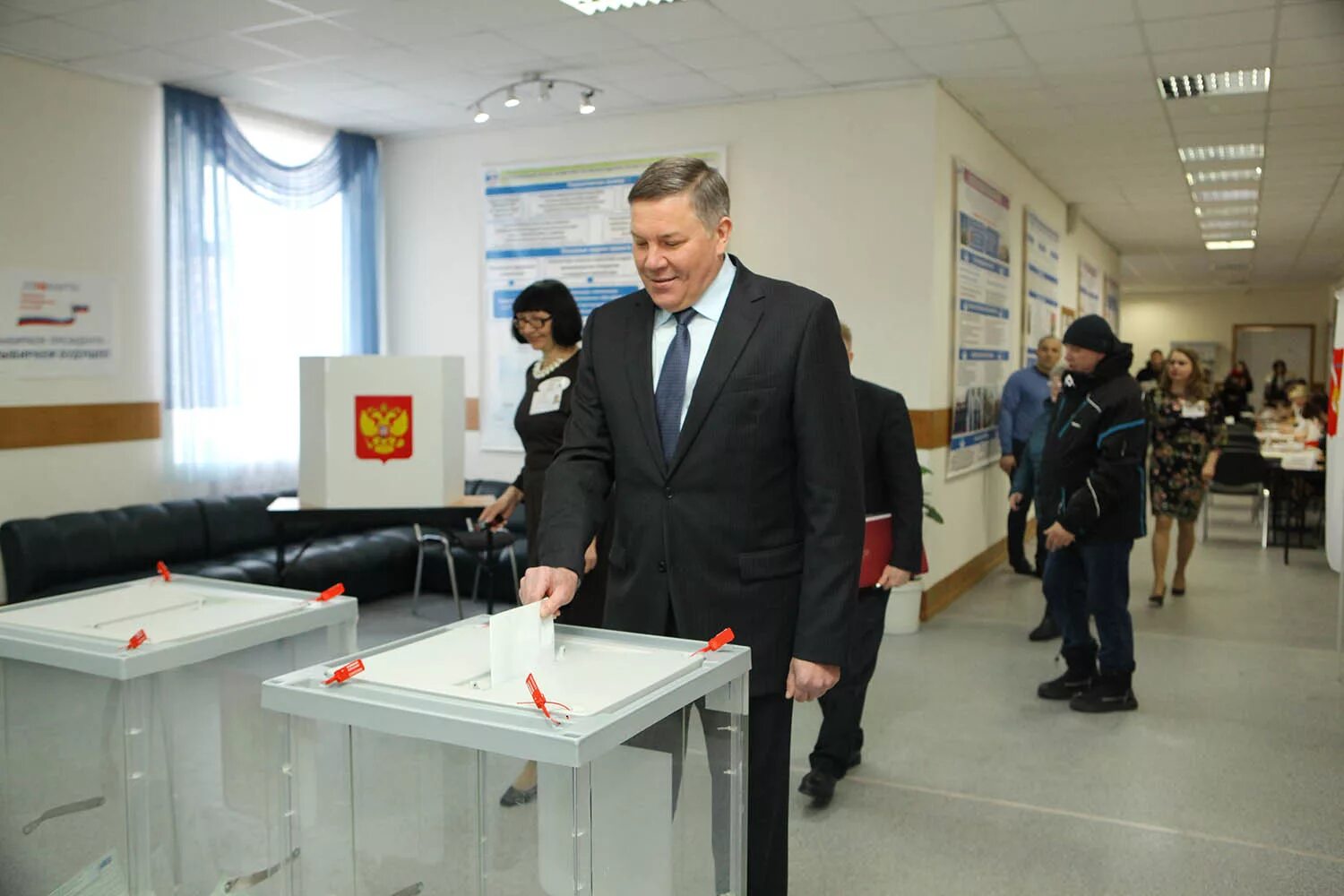 Проведение проведения выборов губернатора. Выборы губернатора вологодской области. выборы губернатора вологодской области 2025 дата. жириновский в вологде. мэр кувшиников на почте россии вологда.