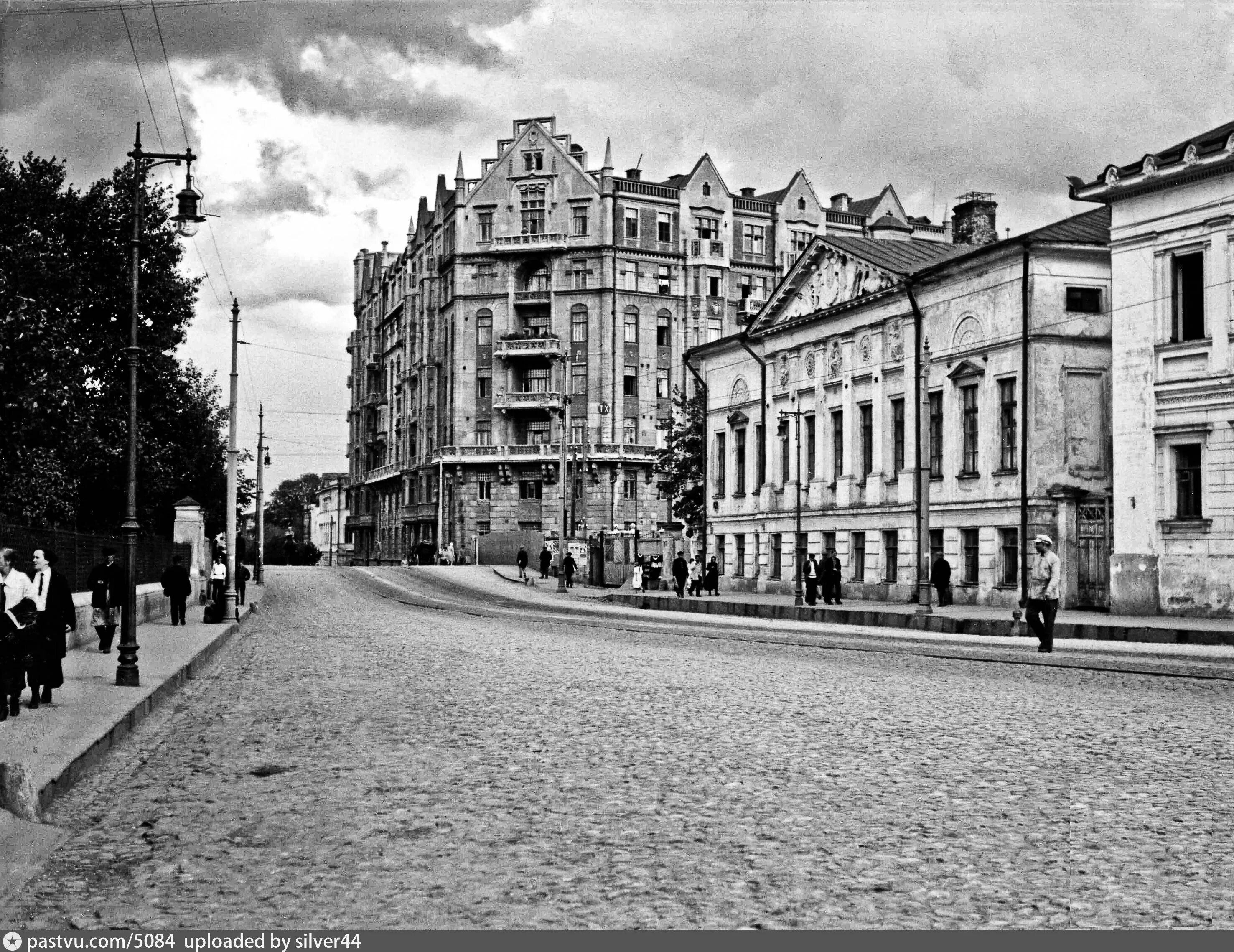 Новая Басманная улица Москва. Доходный дом Басманного товарищества. Новая Басманная улица 10. Басманная улица 1900.