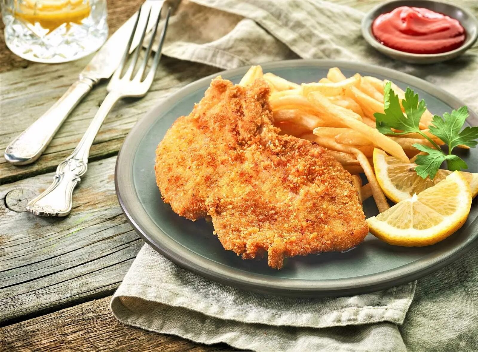 Куриные отбивные в панировочных сухарях. Куриные отбивные в панировочных сухарях