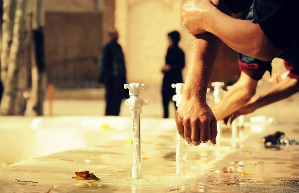 Омовение в исламе дети. Как делать омовение мужчинам. Тахарат омовение. Омовение перед. Совершал омовение.