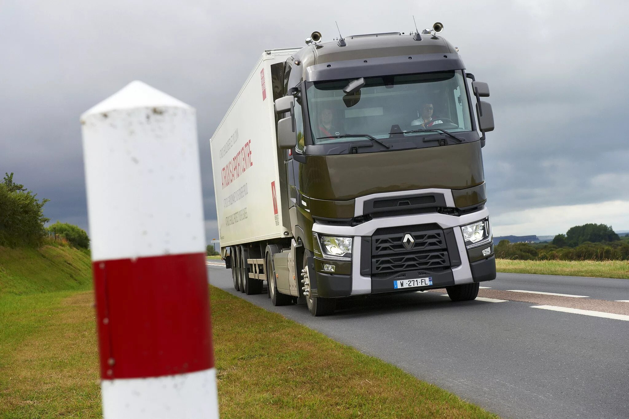 Обои Автомобили Renault Trucks, обои для рабочего стола, фотографии автомобили, 