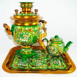 Рядом находится позеленевший самовар