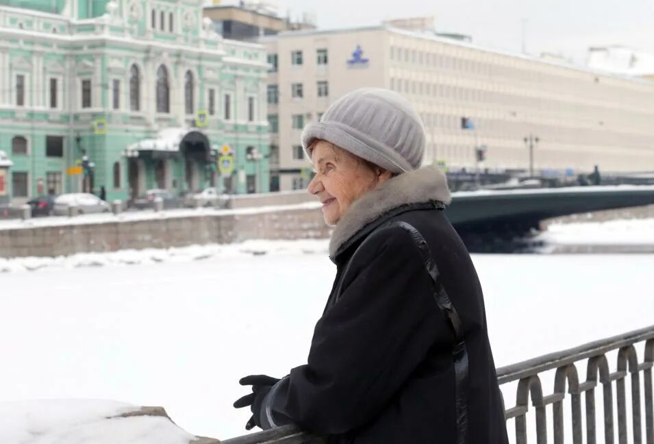 Ленинград тур отзывы. Экскурсовод Питер. Старенький экскурсовод. Пожилой экскурсовод.