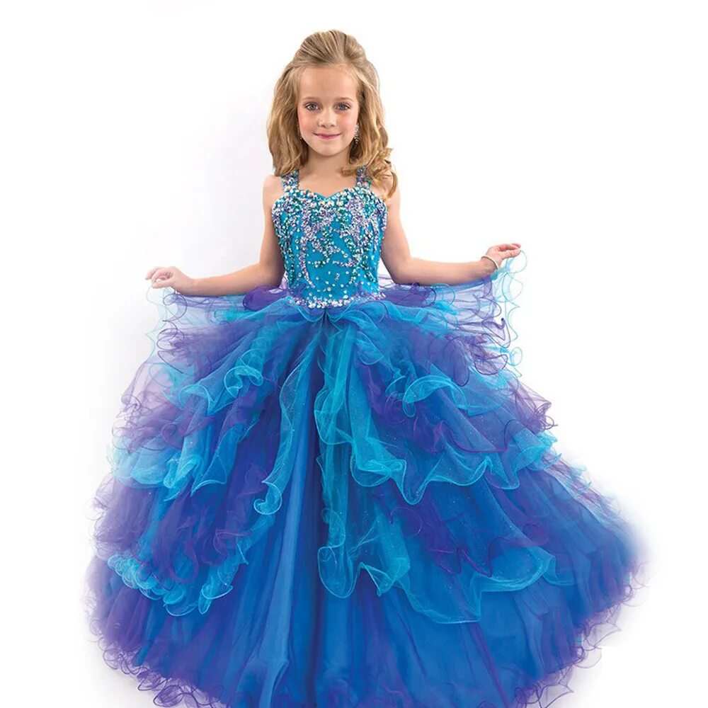 Длинные длинные платья 5 лет. Шикарные детские платья. Девушка в длинном платье. Самые красивые платья для девочек. Шикарное детское платье.