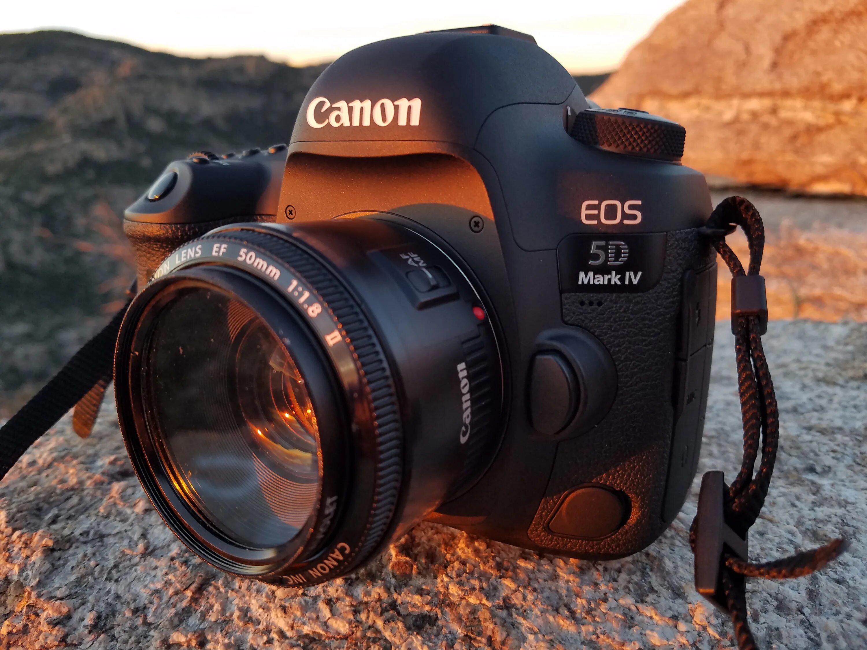 Canon mark сравнение. Фотоаппарат Canon EOS 5d Mark IV. Canon 5d Mark 3. Canon EOS Mark 3. Canon Mark 5.